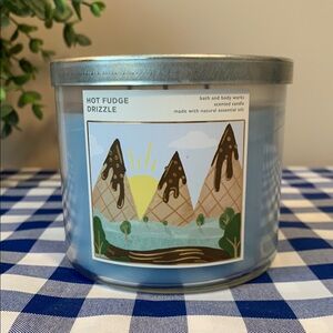 Bath & Body Works Hot Fudge Drizzle Candle